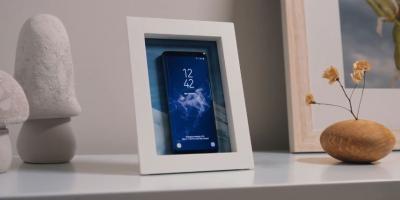 PowerPic: Picture Frame & Wireless Charger for iPhone