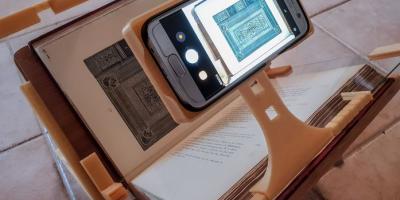 Book Scanning Frame for Smartphones